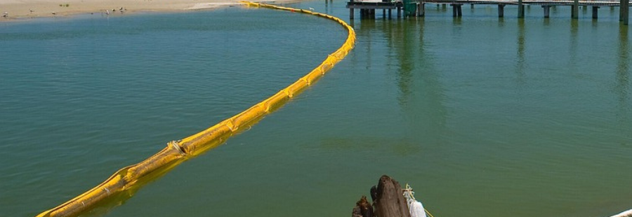 Spill Containment on Water